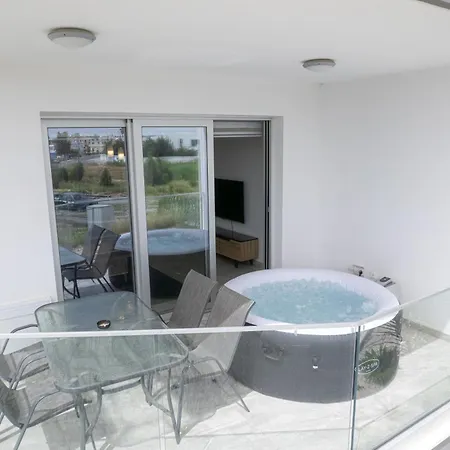 Lejlighed Hubstay - Rotiana With Jacuzzi, Larnaca Aradhippou
