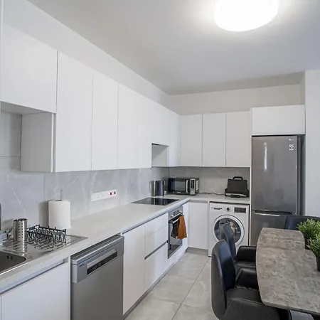 Hubstay - Rotiana With Jacuzzi, Larnaca