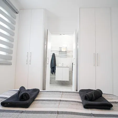 Hubstay - Rotiana With Jacuzzi, Larnaca Lejlighed