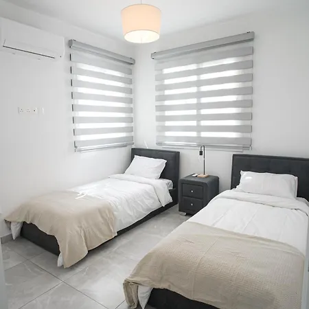Hubstay - Rotiana With Jacuzzi, Larnaca Lejlighed *