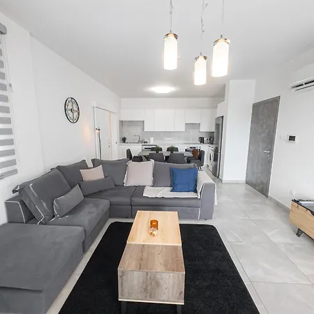 Hubstay - Rotiana With Jacuzzi, Larnaca