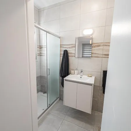 Hubstay - Rotiana With Jacuzzi, Larnaca Lejlighed *