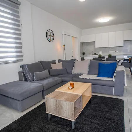 Hubstay - Rotiana With Jacuzzi, Larnaca *