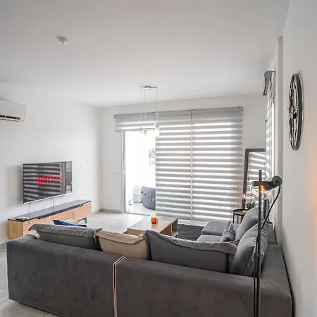 Apartment Hubstay - Rotiana With Jacuzzi, Larnaca Aradhippou