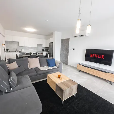 Apartment Hubstay - Rotiana With Jacuzzi, Larnaca Aradhippou